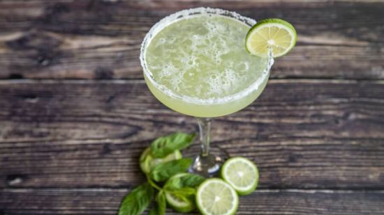 como-hacer-una-margarita-de-limon