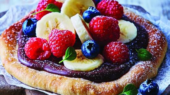 Pizza-de-frutos-con-chocolate