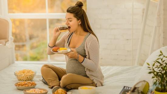 ¿Por qué te dan tantos antojos durante el embarazo?