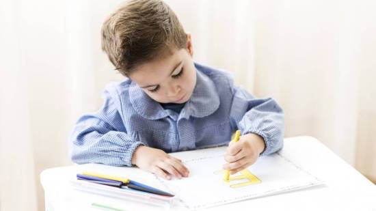 ¿Los niños zurdos tienen alguna dificultad en su día a día?