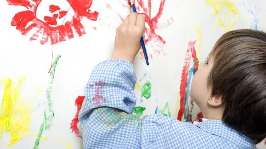 ¿Cómo saber que tienes un niño zurdo