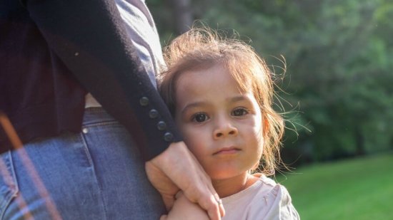 conoce-consecuencias-sobreproteger-hijos
