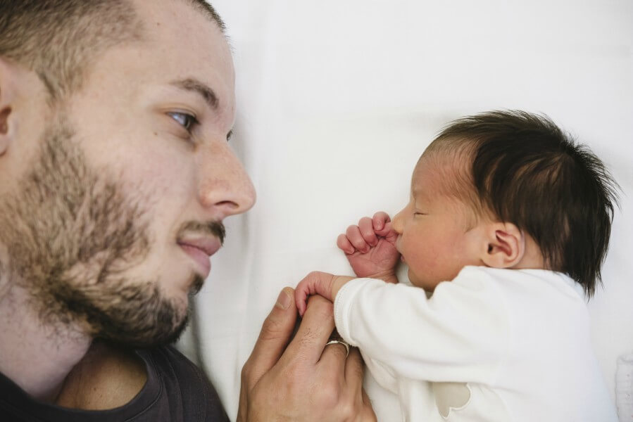 5-emociones-que-papá-tiene-después-del-nacimiento-de-su-bebé
