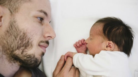 5-emociones-que-papá-tiene-después-del-nacimiento-de-su-bebé