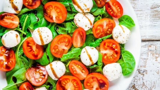 como-hacer-una-ensalada-caprese