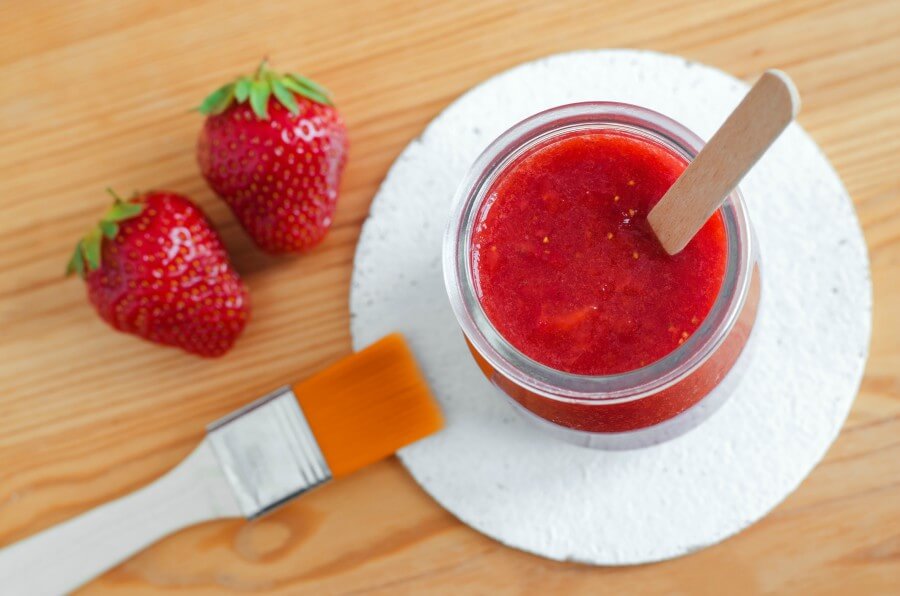 mascarilla-anti-acné-fresas-limpieza