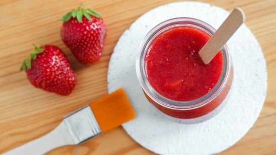 mascarilla-anti-acné-fresas-limpieza