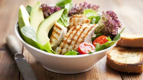 ensalada-aguacate-pollo-receta-como-preparar
