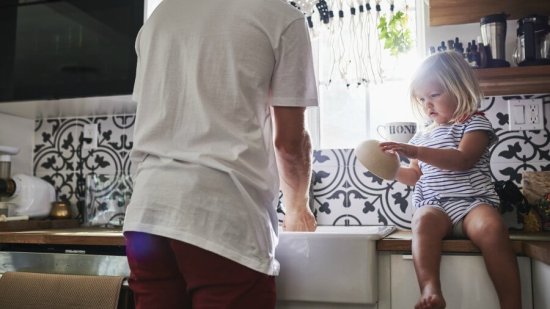 Si-papá-lava-los-trastes-su-niña-elegirá-una-profesión-no-femenina-revela-estudio1