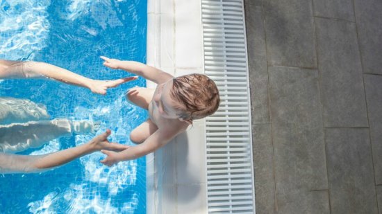 Beneficios-de-la-estimulación-acuática-para-tu-bebé