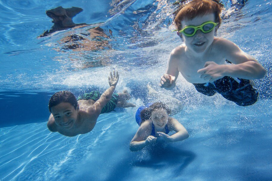 10-tips-para-ayudar-a-tu-hijo-a-iniciar-clases-de-natación