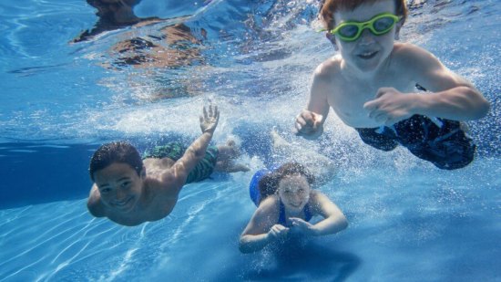 10-tips-para-ayudar-a-tu-hijo-a-iniciar-clases-de-natación