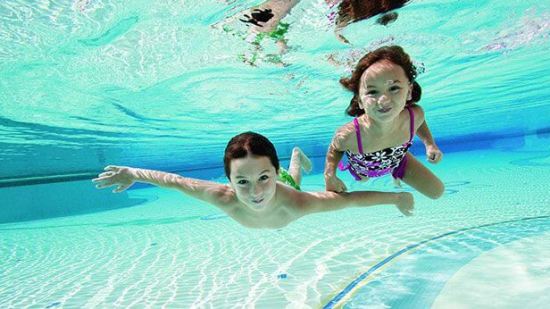 ¿Qué es la otitis de piscina en los peques?