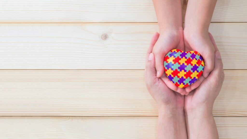 Tips-para-ayudar-a-tu-hijo-con-autismo