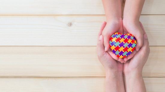 Tips-para-ayudar-a-tu-hijo-con-autismo
