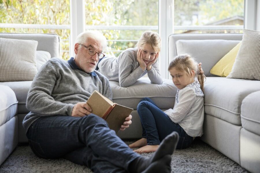 Pros-y-contras-de-que-los-abuelos-cuiden-a-los-hijos-
