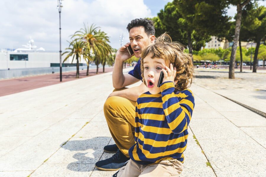 Razones-para-no-dar-a-los-niños-dispositivos-móviles-caros-