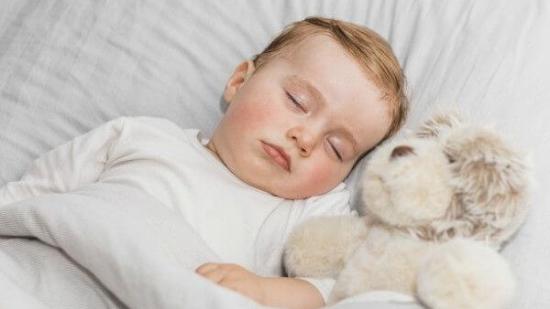 Rutinas-que-ayudarán-a-tu-hijo-a-dormir-bien