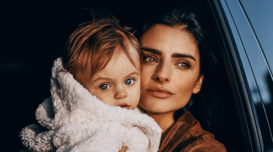 Aislinn Derbez le dedica tierna carta a su hija por su primer cumpleaños