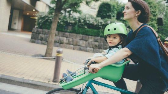 En-bici-con-tu-hijo-por-primera-vez-sigue-estas-reglas-básicas