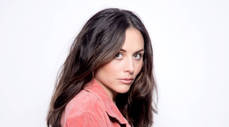 Zuria Vega presume lo mucho que ha crecido su baby bump