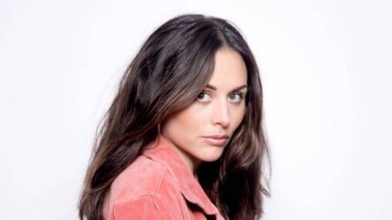 Zuria Vega presume lo mucho que ha crecido su baby bump