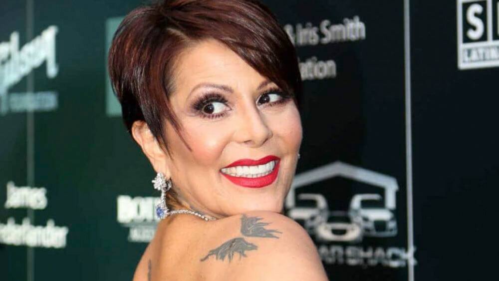 Alejandra Guzmán presume figura en bikini