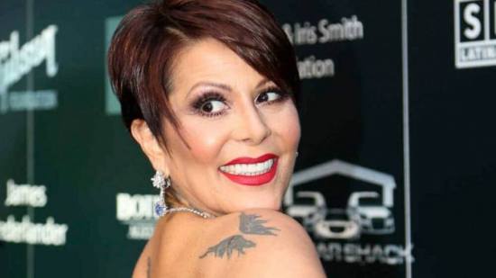 Alejandra Guzmán presume figura en bikini