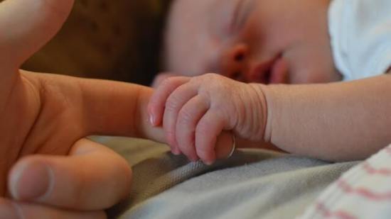 Expertos preocupados por disminución de niños vacunados