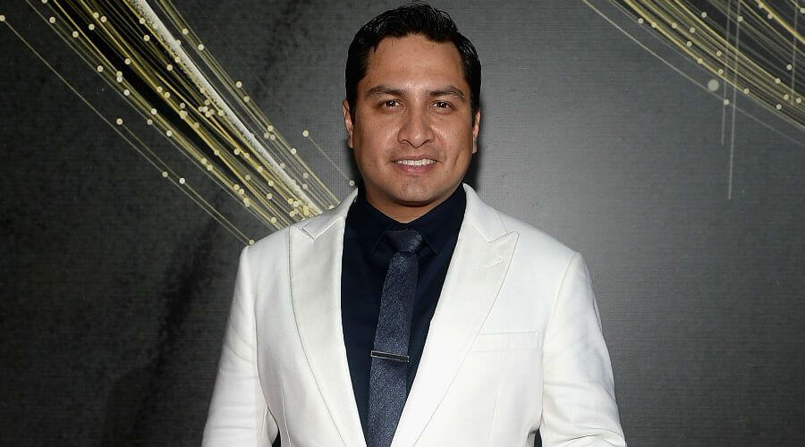 JULION-ALVAREZ-DISFRUTA-HIJA-MARIA-ISABEL-OK