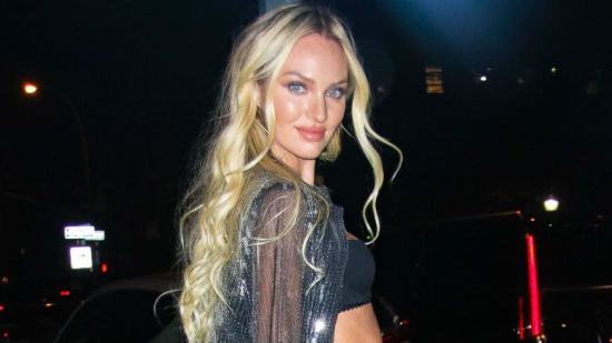 candice-Swanepoel-panza-post-parto-ok