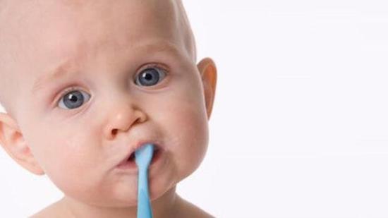 Bebés que nacen con dientes