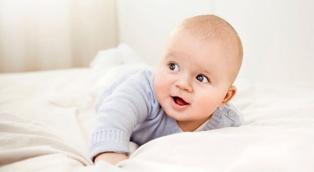 ¿Los bebés expresan emociones como los adultos?