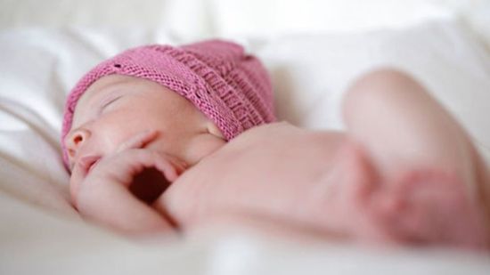 ¿Por qué mi bebé hace ruidos extraños al respirar?