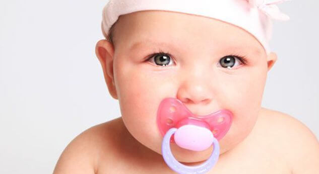 Elige un chupón para tu bebé según su edad