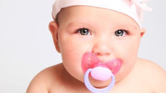 Elige un chupón para tu bebé según su edad