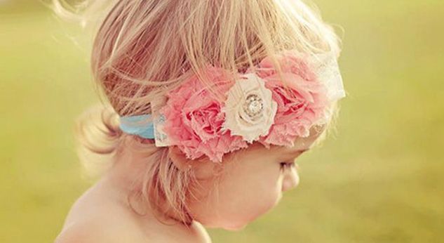 ¿Por qué cambia el color del pelo del bebé?