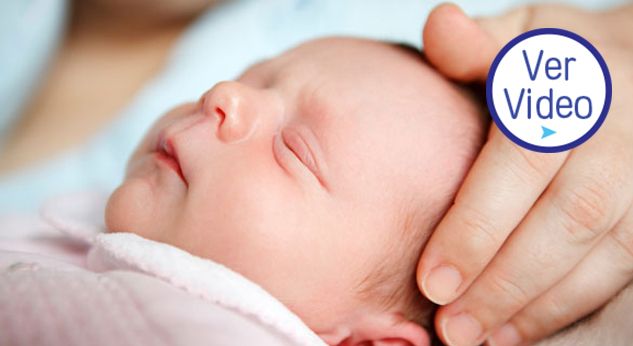 Conoce al bebé que nace sin saber que está fuera del vientre