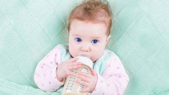 5 tips para darle correctamente el biberón al bebé