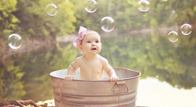 ¿Cómo elegir la bañera del bebé?