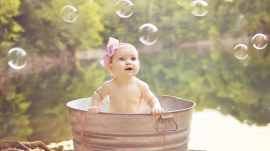 ¿Cómo elegir la bañera del bebé?
