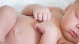 Errores a la hora de curar el ombligo del bebé