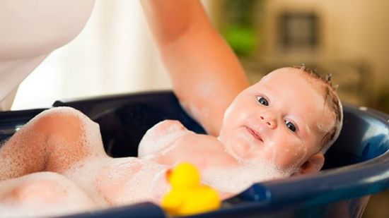 Guía rápida para bañar a tu bebé