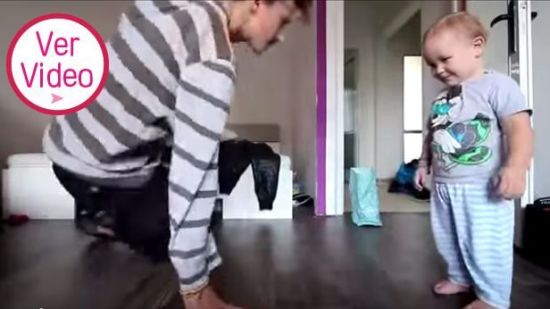 Tierno bebé baila ¡breakdance como su papá!