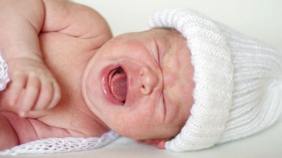 ¿Por qué a mi bebé le llora un ojo?