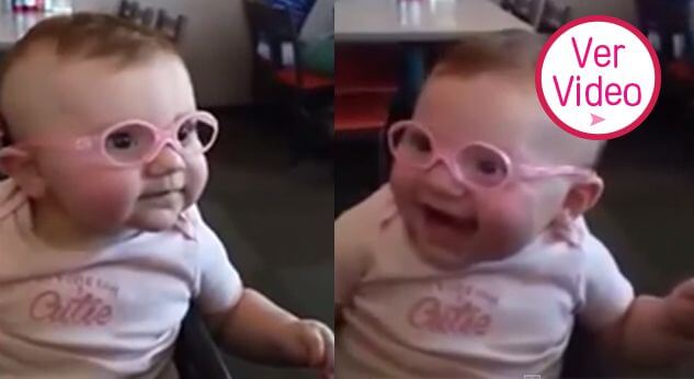 Bebé ve por primera vez a sus padres