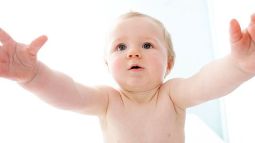 5 consejos para cuidar los brazos y manos de tu bebé