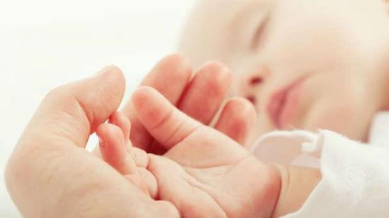 4 masajes para aliviar malestares del bebé