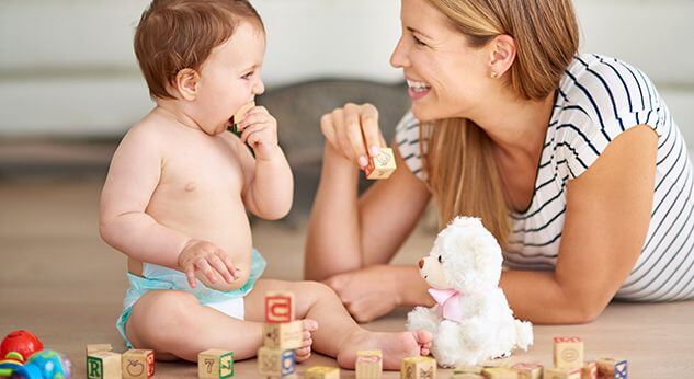 Juegos para estimular el desarrollo motriz del bebé según su edad