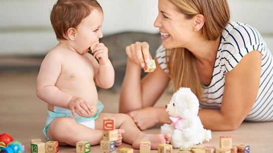 Juegos para estimular el desarrollo motriz del bebé según su edad